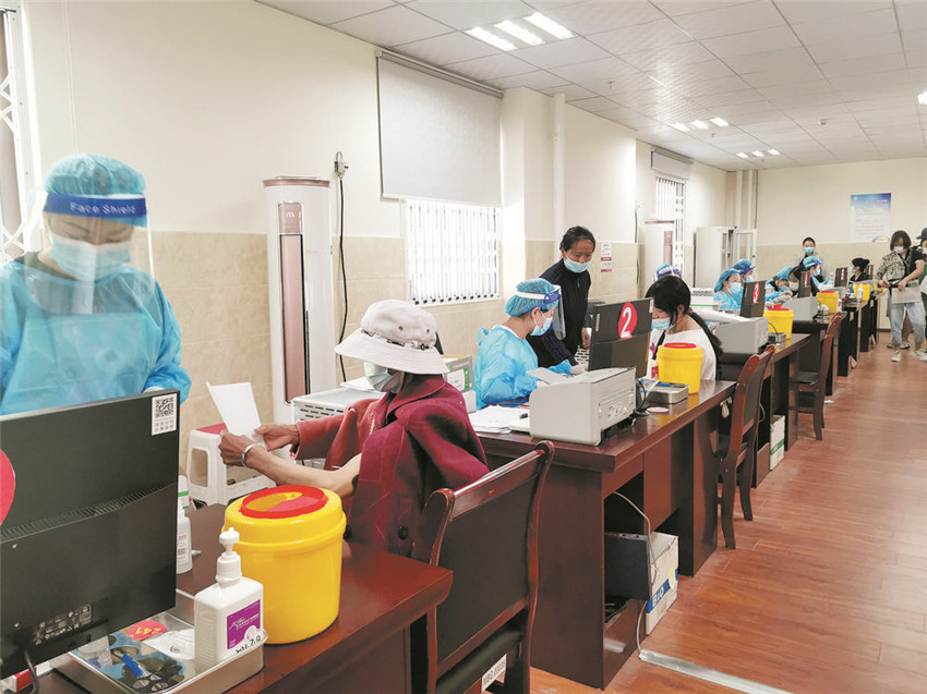 接種現(xiàn)場(chǎng).jpg 接種現(xiàn)場(chǎng).jpg