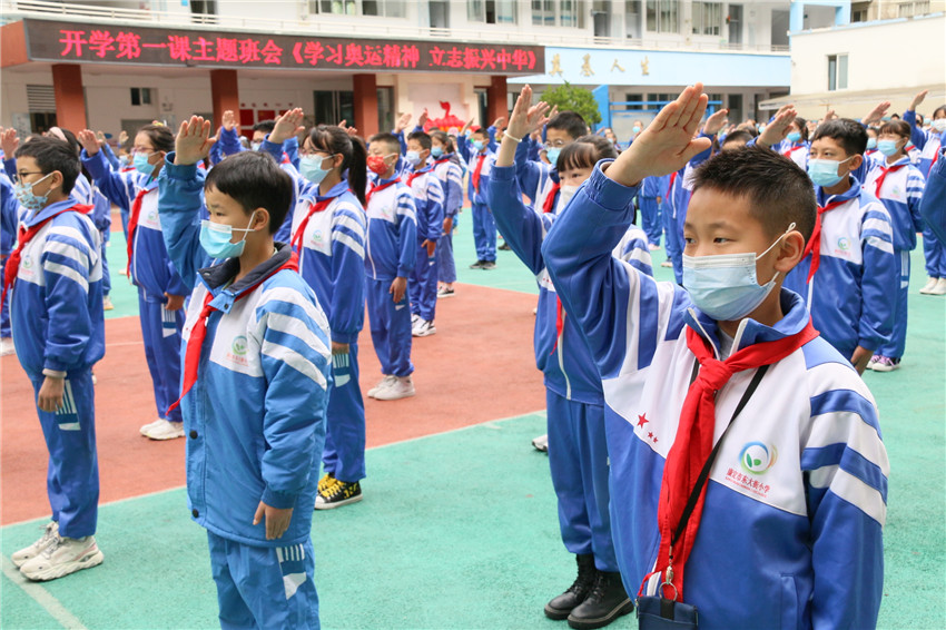 升旗儀式上.jpg 升旗儀式上.jpg