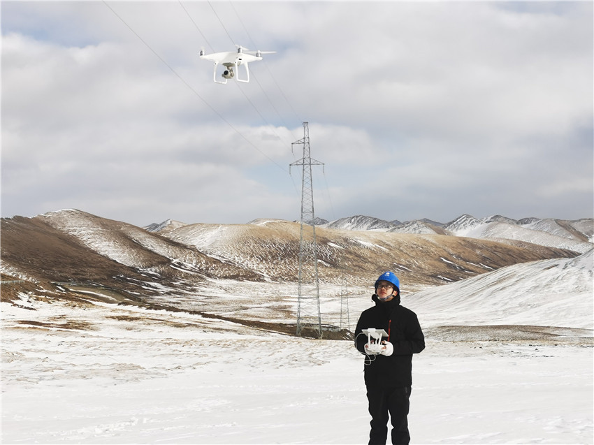 無人機(jī)作業(yè).jpg 無人機(jī)作業(yè).jpg