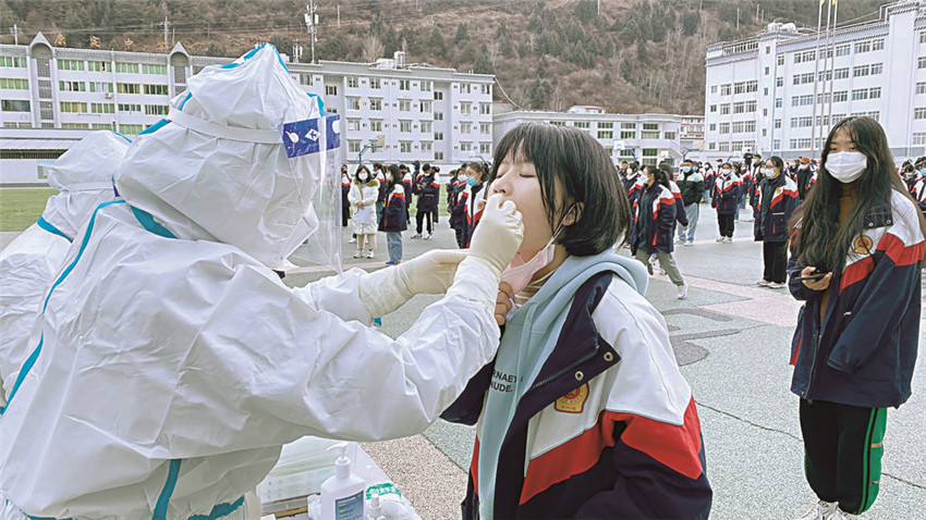 康定中學(xué)學(xué)生.jpg 康定中學(xué)學(xué)生.jpg