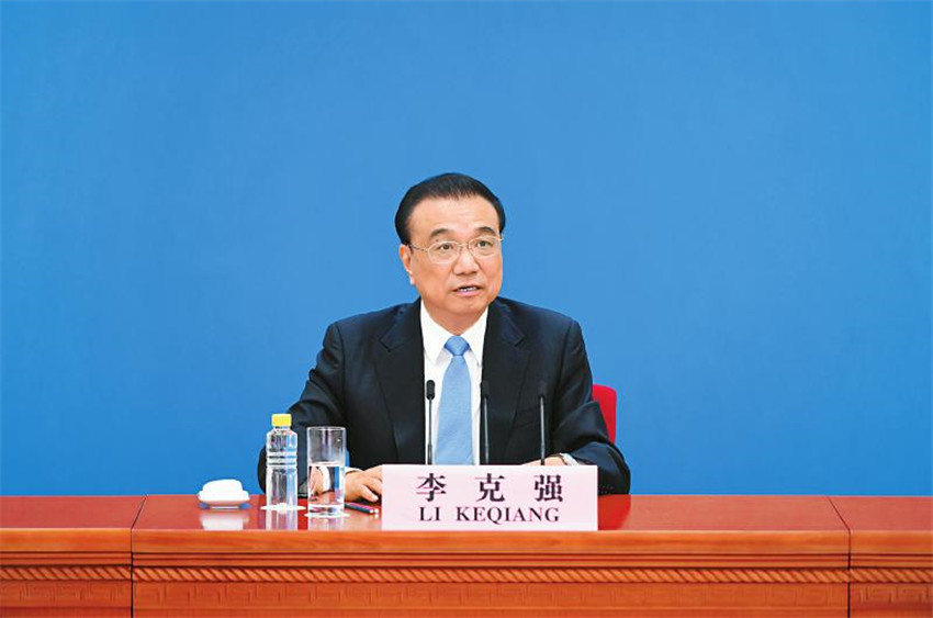 李克強(qiáng)總理答記者問(wèn).jpg 李克強(qiáng)總理答記者問(wèn).jpg