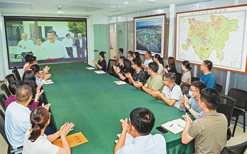 領(lǐng)袖關(guān)懷.jpg 領(lǐng)袖關(guān)懷.jpg