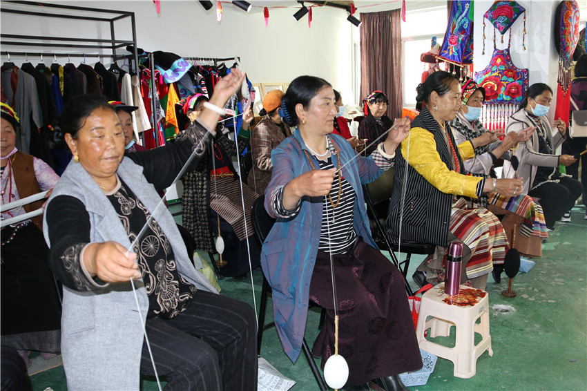 婦女們在.jpg 婦女們在.jpg