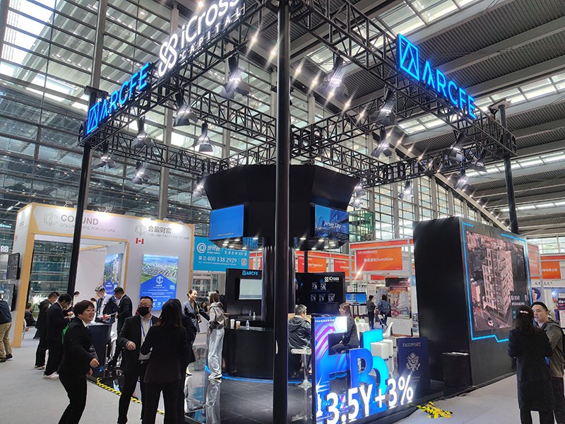 2023年12月16日，第十七屆深圳國際金融博覽會(huì)在深圳會(huì)展中心開幕，近300家金融機(jī)構(gòu)和企業(yè)攜手多款金融產(chǎn)品集中亮相。