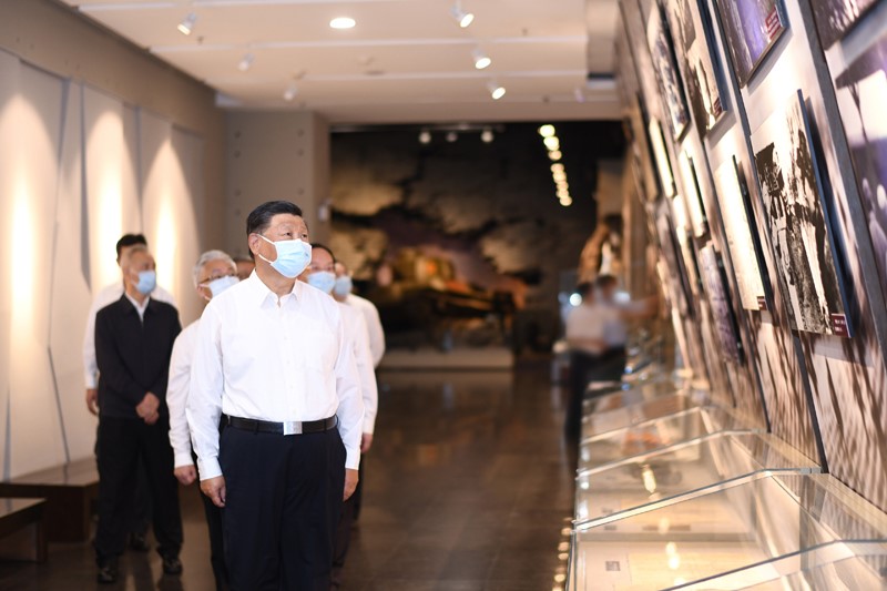 2022年8月16日至17日，中共中央總書記、國家主席、中央軍委主席習(xí)近平在遼寧考察。這是16日下午，習(xí)近平在錦州市考察遼沈戰(zhàn)役紀(jì)念館。 新華社記者 燕雁 攝