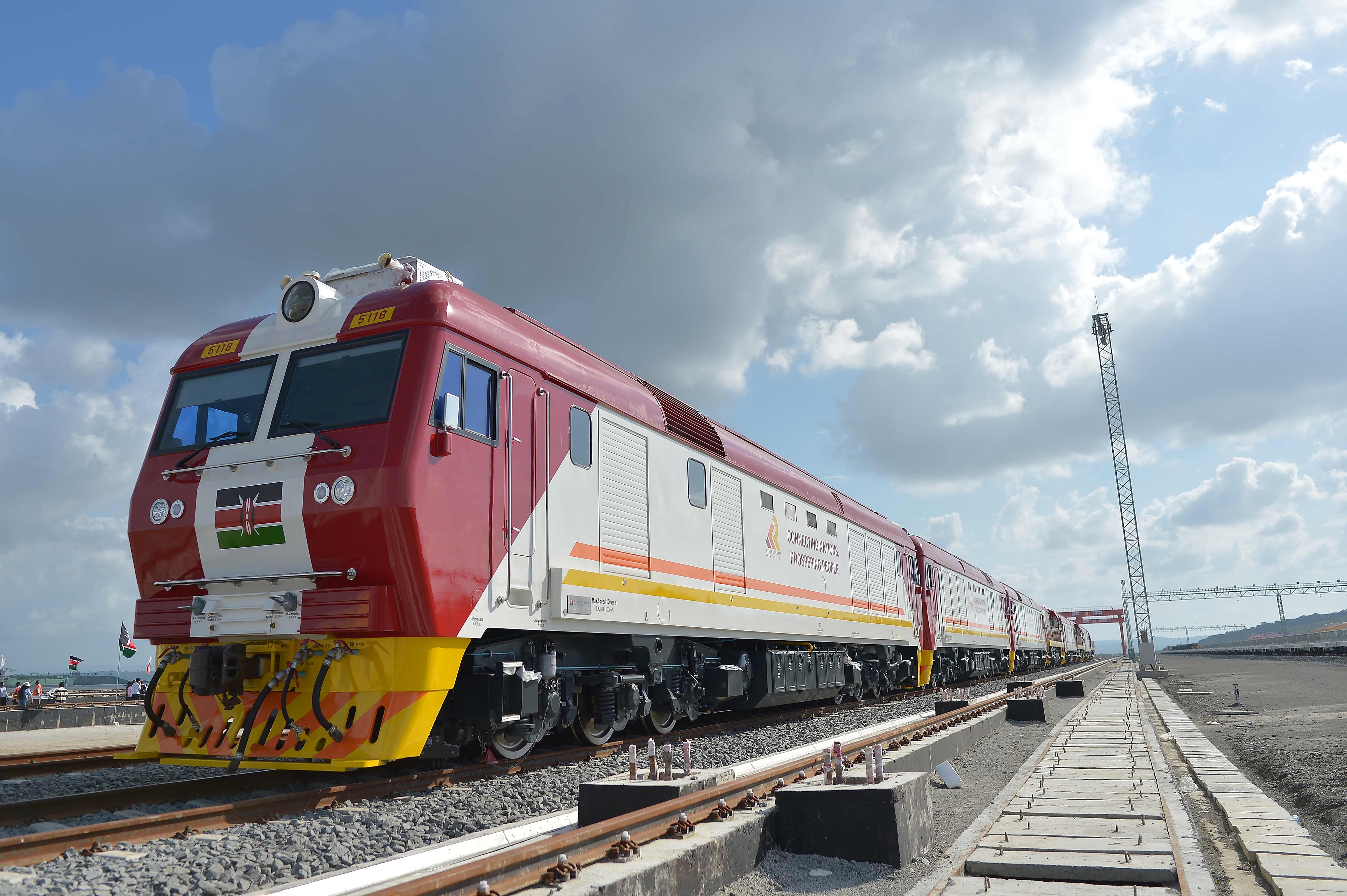 當(dāng)?shù)貢r(shí)間2017年5月30日，肯尼亞蒙巴薩，連接肯尼亞港口城市蒙巴薩和首都內(nèi)羅畢的蒙內(nèi)鐵路正式竣工通車(chē)。